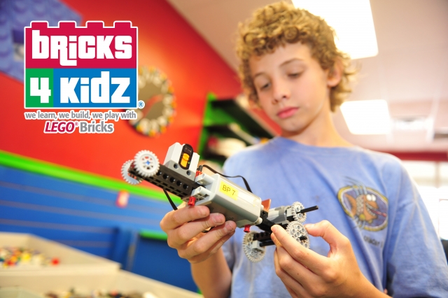 Uganda Youth Skills Logo